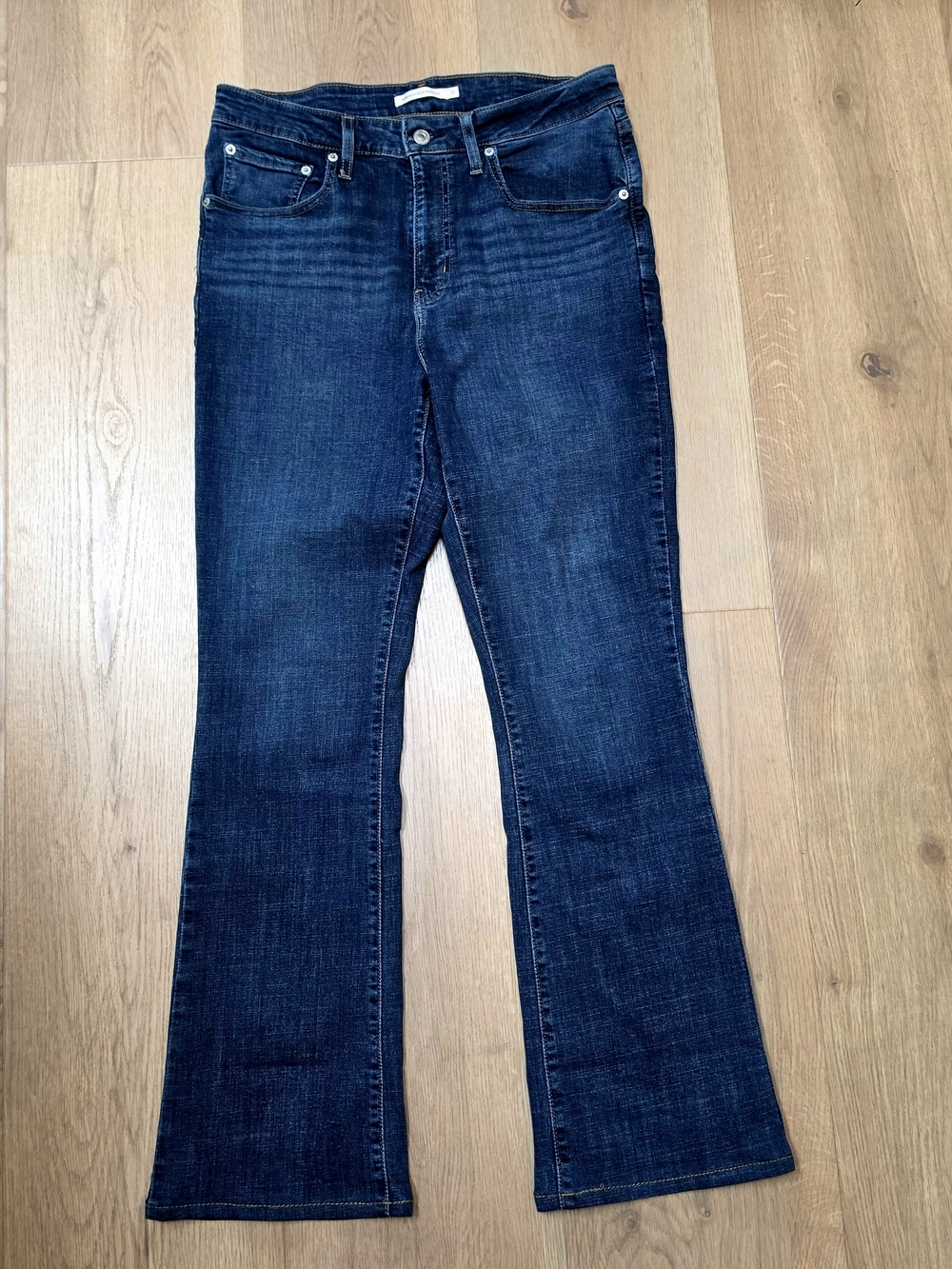 NWOT Levi's 725 high rise Bootcut Jeans. Women's.